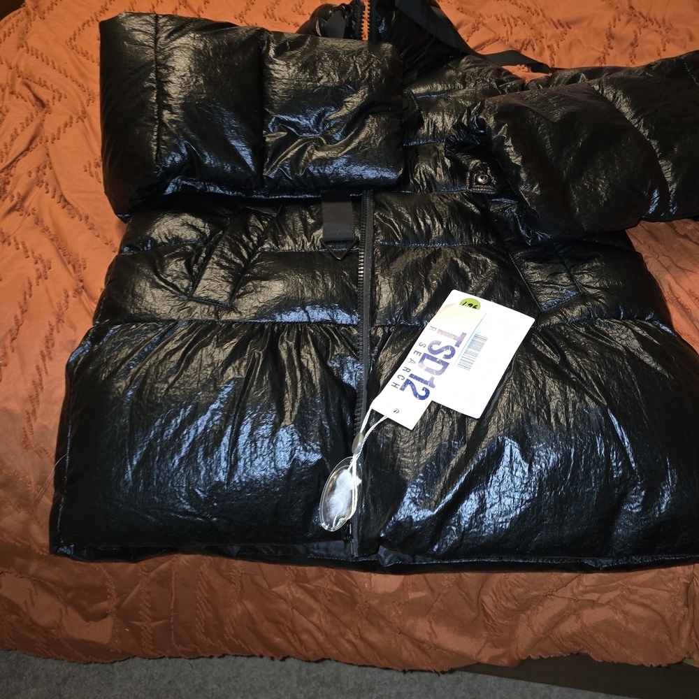 Stylish Italian Black Puffer Jacket - Picture 4 of 5